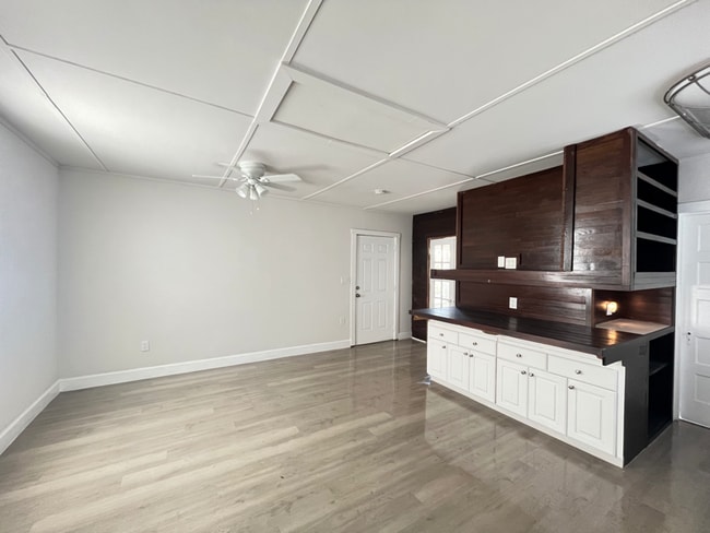 307 S J St