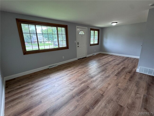 Photo - 685 Longmeadow Rd