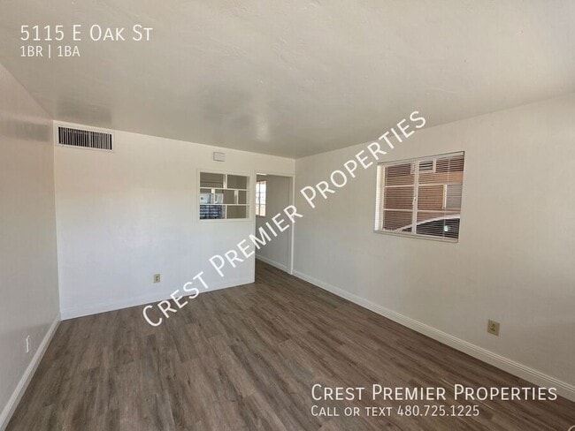 Photo - 5115 E Oak St