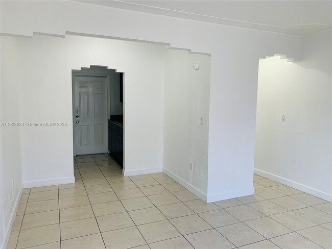 Photo - 1265 SW 6th St Unit 10