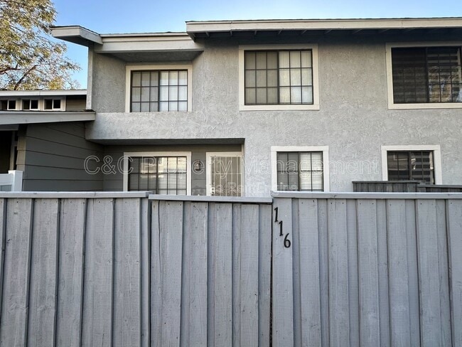 Building Photo - 1380 W 48th St Unit 116
