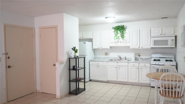 1700 SW 16th Ct Unidad J-4