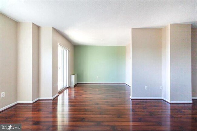 Photo - 1121 University Blvd W