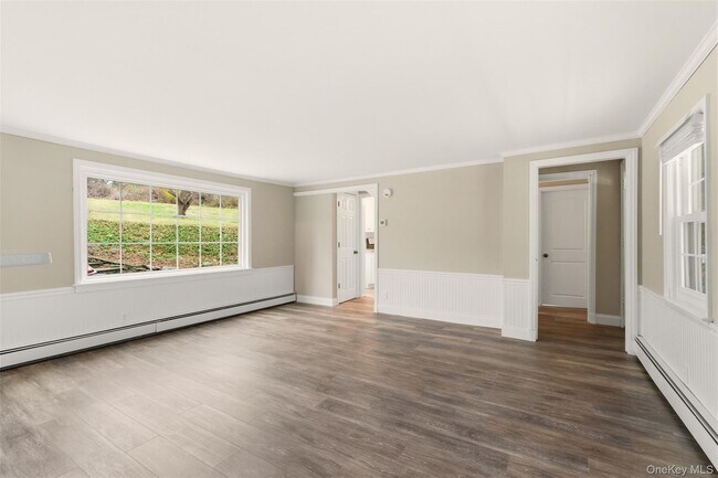 Photo - 327 W Neck Rd