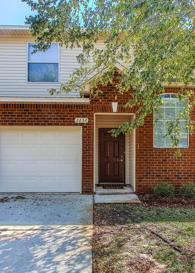 Hadleigh Hills Townhome - Hadleigh Hills Townhome