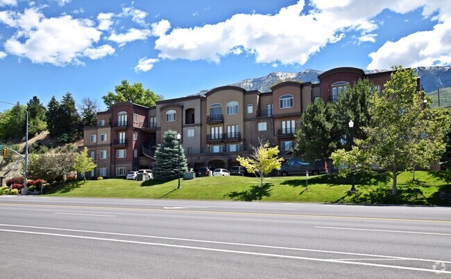 Building Photo - Penthouse Two Story Condo For Rent