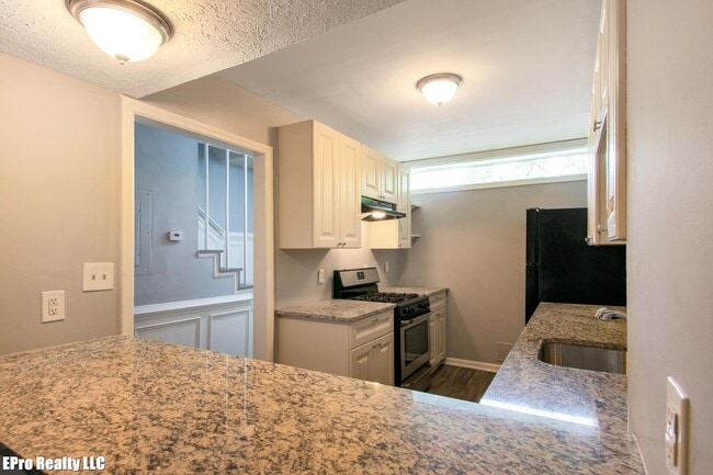 Photo - 1790 Lyle Ave