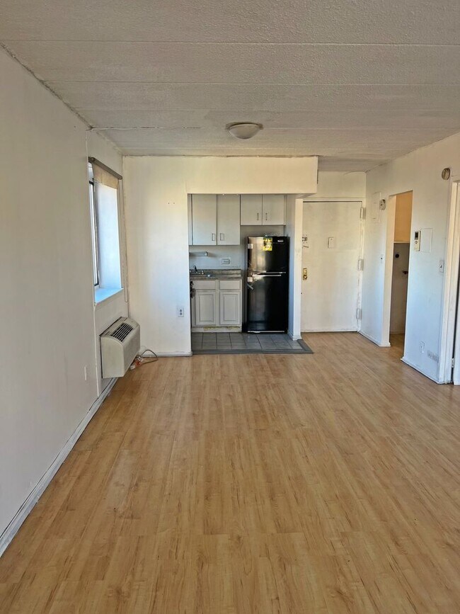 ***1 Bed RENT READY! w/BALCONY & Elevator! Condominio Para alquiler en Queens, NY