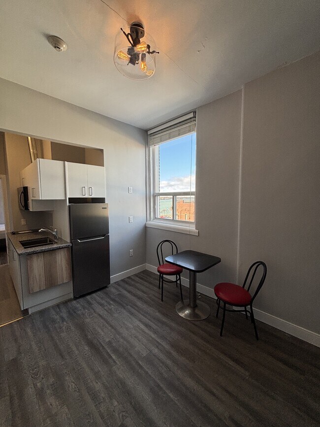 Building Photo - 117 Christina St N Unit 209