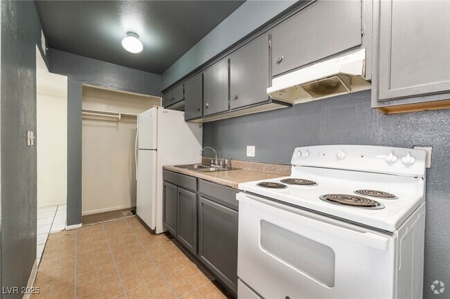 Building Photo - 833 N Bruce St Rental