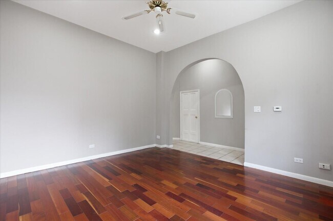 Photo - 1611 N Wood St Unit 1