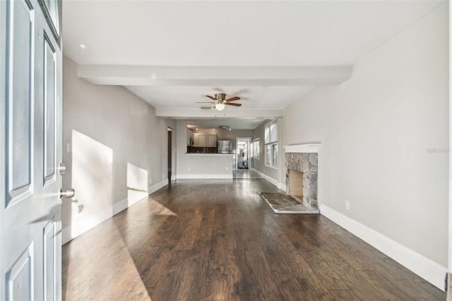 Photo - 937 26th St N