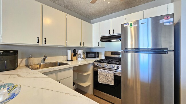Photo - 2452 Tusitala St