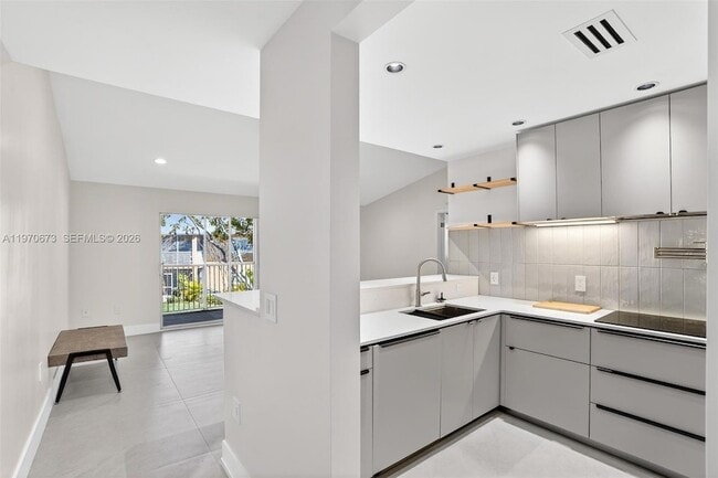 Photo - 401 SE 10th St Unidad B207