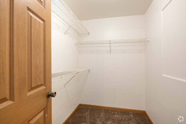 3BR, 2BA - 1,500SF - Townhome - Primary Bedroom Closet