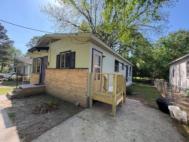 Photo - Cozy 3 bedroom/1 bath house!