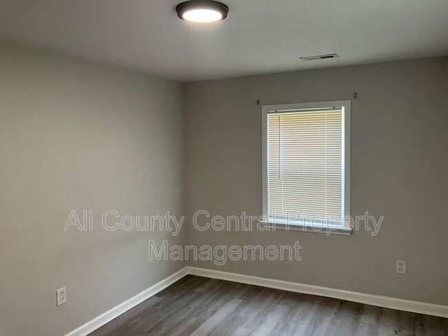 Building Photo - 3115 Parkwood Rd Rental