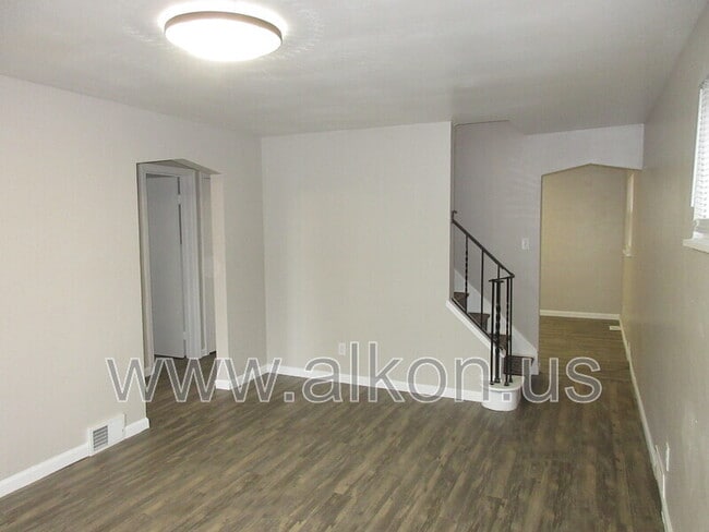 Photo - 346 Connor St