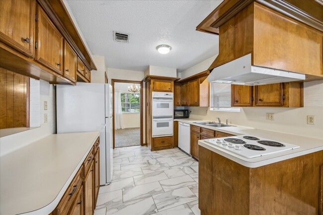 Photo - 11926 Waldemar Dr