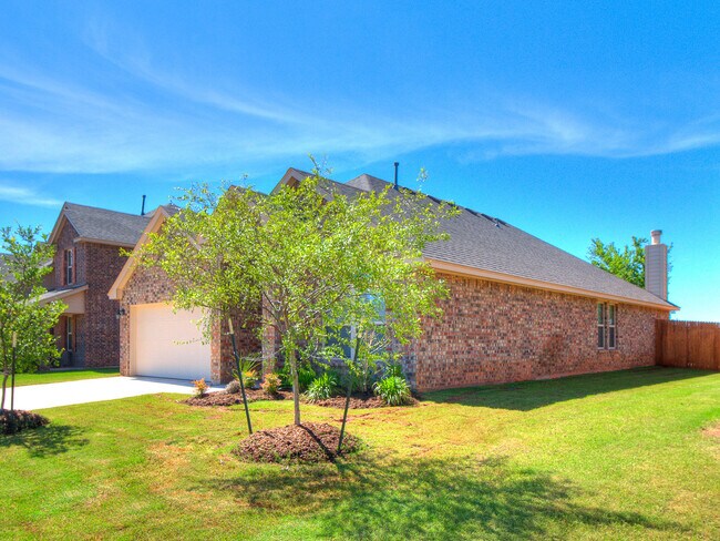 Photo - 4 Bedrooms/2 Baths in Falling Springs Addition - Deer Creek Schools - Community Pool