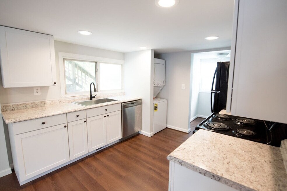 Photo - 20635 Goddard Rd