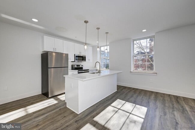 Photo - 211 E Union St