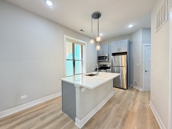 Photo - 452 W Belden Ave Unit 1