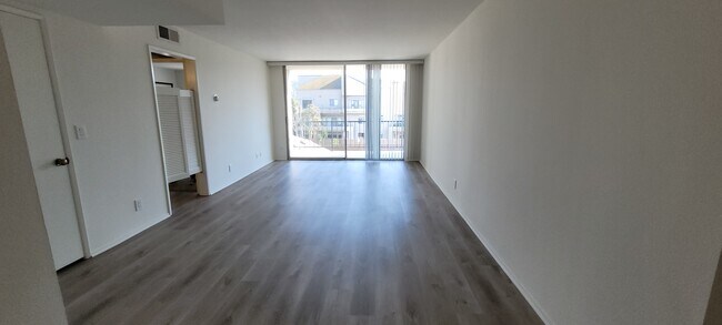 Woodman Oaks Apartments