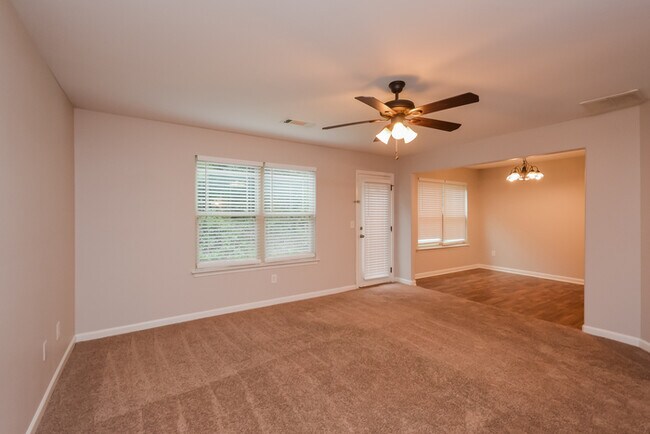 Photo - 935 Justice Dr