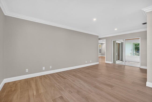 Photo - 905 Shore Dr