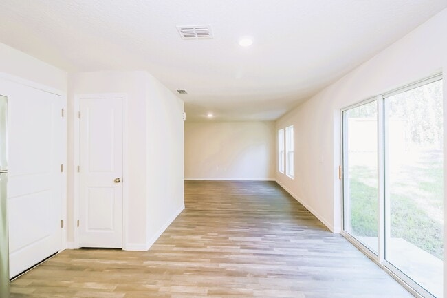 Photo - 2922 W Higgins Pl