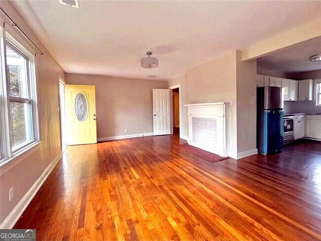 Photo - 1449 Lynford Dr SW