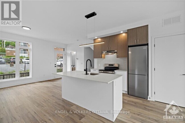 Photo - 1260 Marenger St