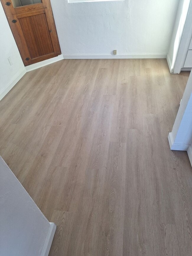 Building Photo - Charming 1-bedroom/1-bathroom unit