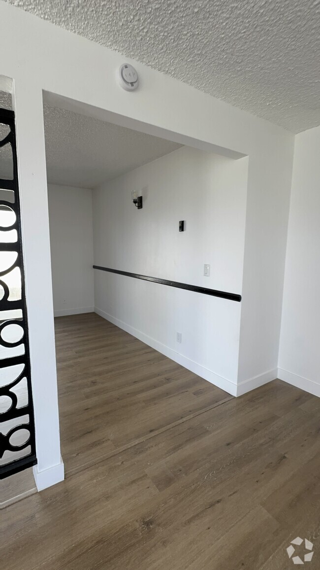 Building Photo - 2511 Voorhees Ave Rental