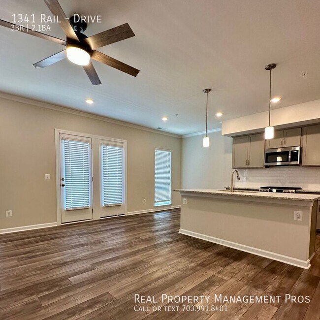 Photo - 1341 Rail-Drive Unidad Drive