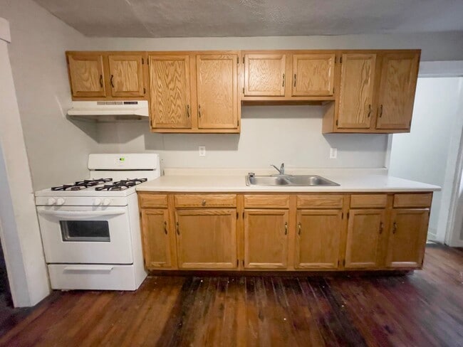 Photo - PRELEASING for AUGUST! Close to Campus: Washer and Dryer Included