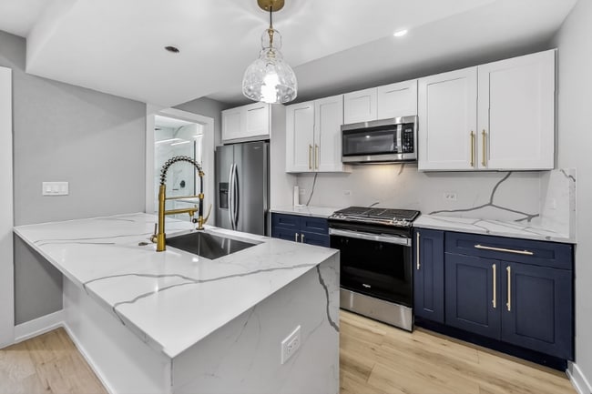 Photo - 2451 N Albany Ave Unidad G