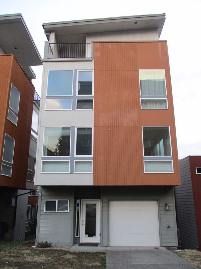 3 Bedroom, 3.5 Bathroom Townhome in Tacoma - 3 Bedroom, 3.5 Bathroom Townhome in Tacoma