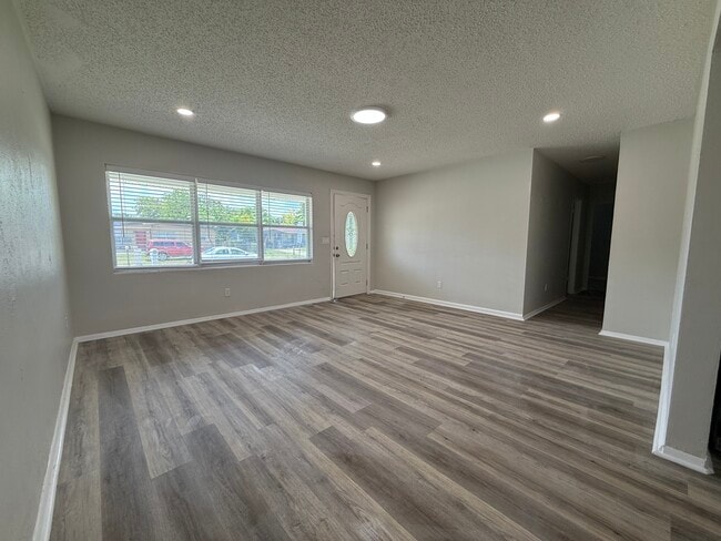 Photo - 6003 W Harwood Ave