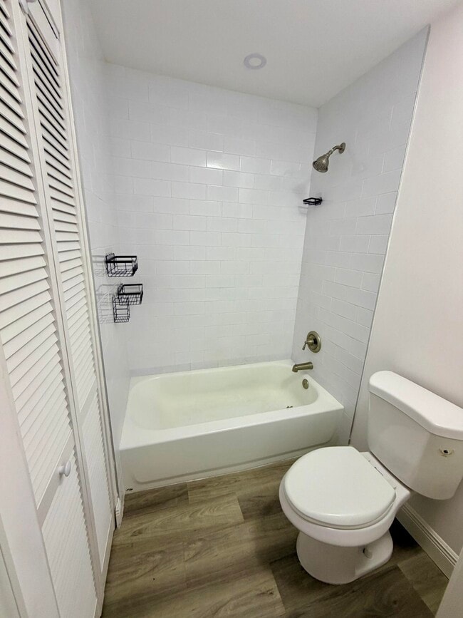 Photo - 1766 Abbey Rd Unidad 105
