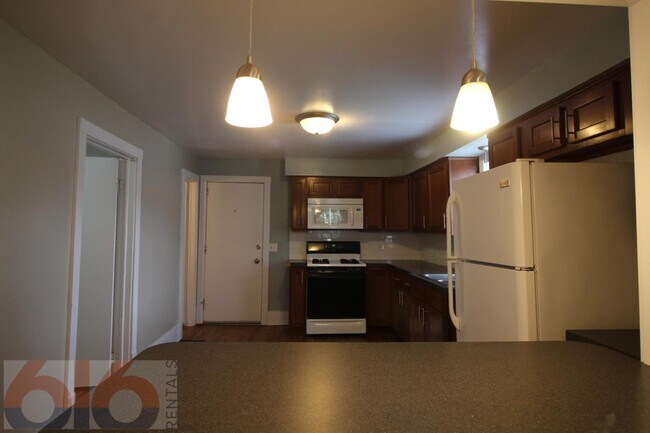 Photo - 25 National Ave SW