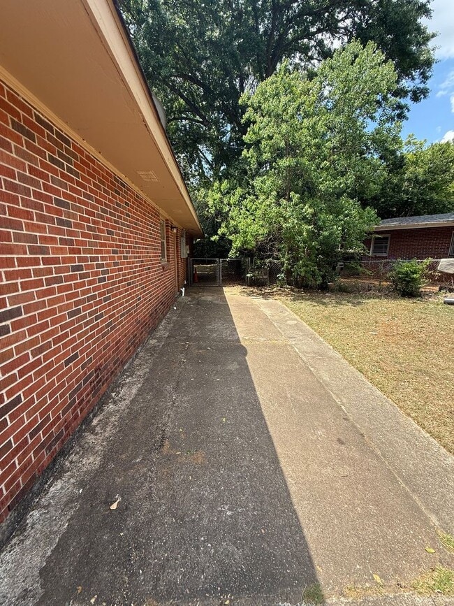 Photo - ** 3 bed 2 bath located in Morningview **Call (334-366-9198 for a  self viewing)