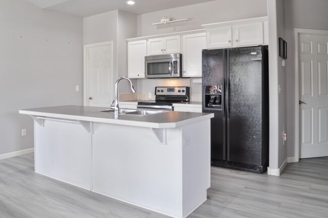 Building Photo - 2500 Heather Ln