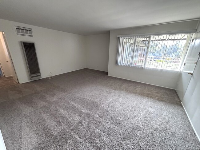 Photo - 305 California Blvd