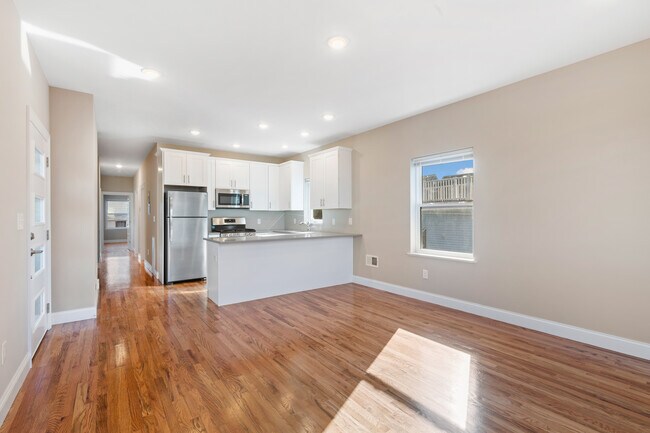 Open Concept Kitchen - 68 W 52nd St Unit A