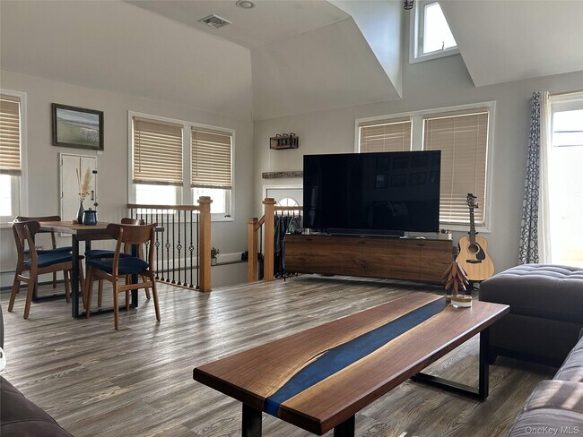 Photo - 87 Buffalo Ave Unit Main