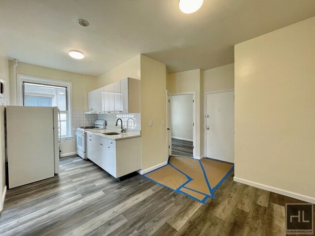 Photo - 34 AVENUE 2.5 bedroom includes heat and hot water Unidad 2F