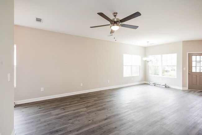 Photo - 504 Highland Ct