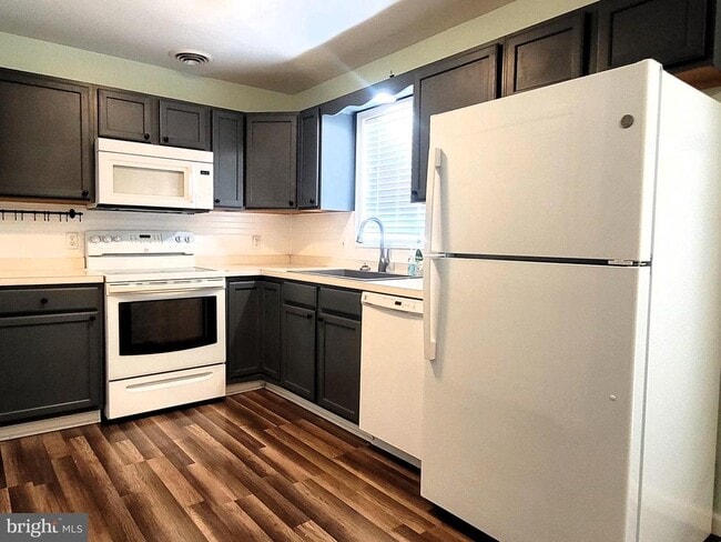 Photo - 124 Dickens Ln